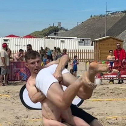 BEACH-WRESTLING