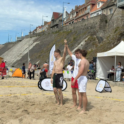 BEACH-WRESTLING